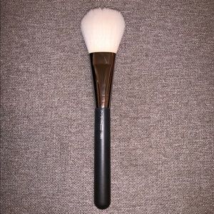 MAC Cosmetics Brush- 135S